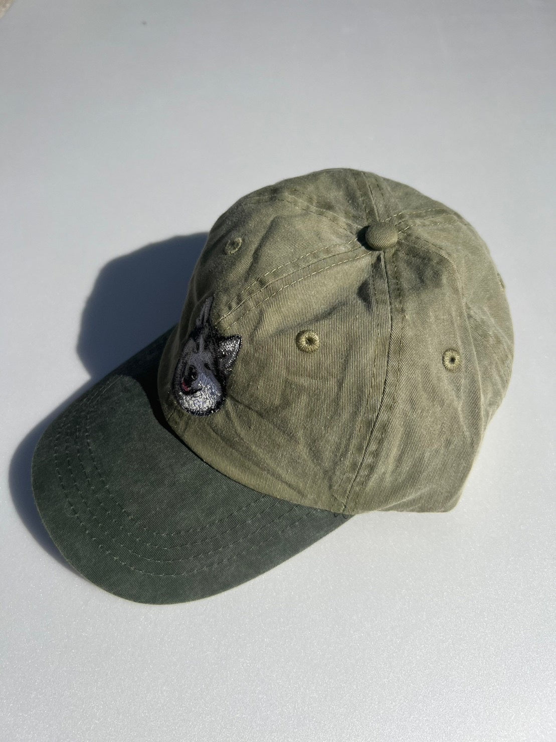 Dog embroidery cotton dad cap[Khaki]-Alaskan Malamute