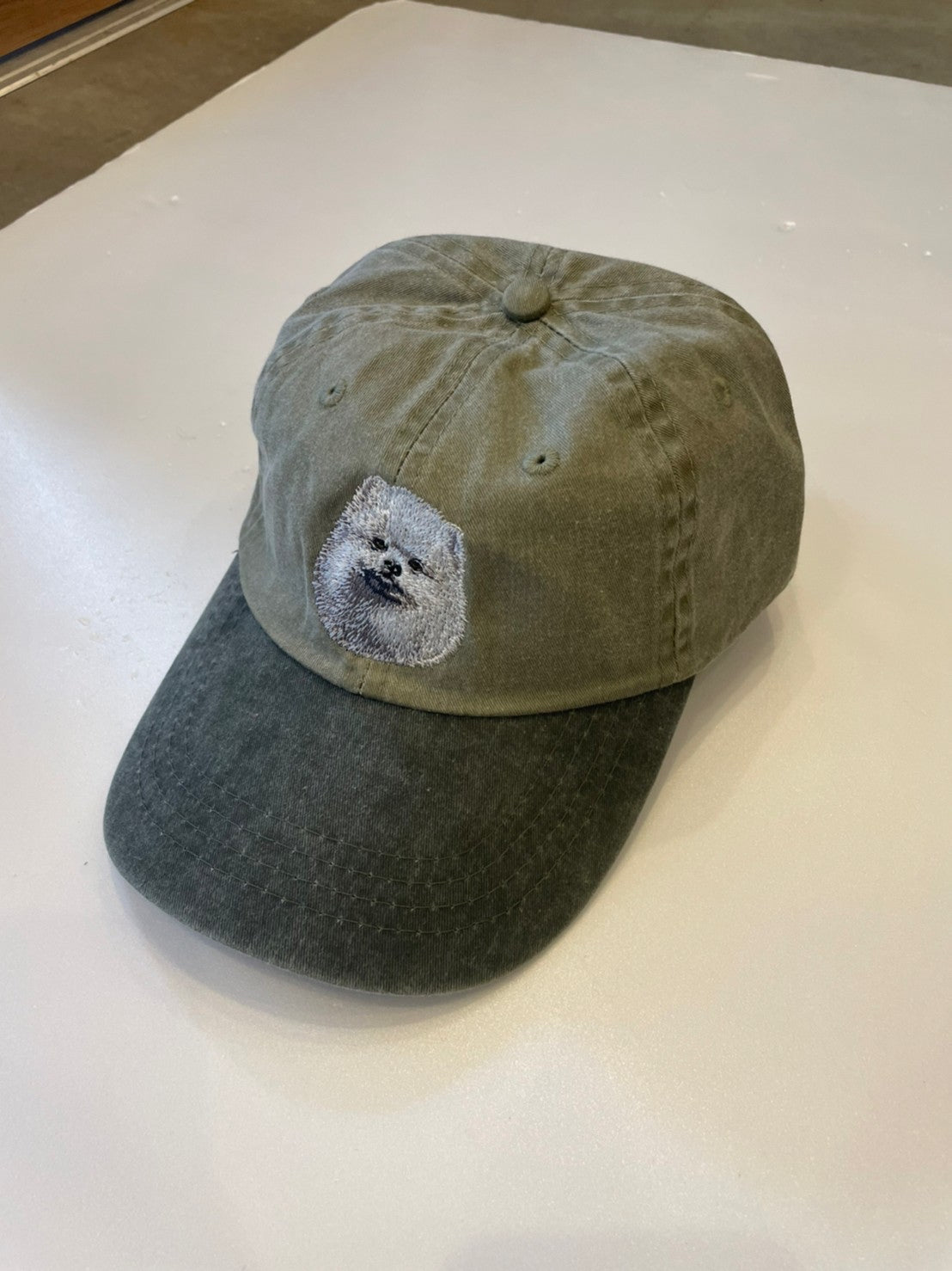 Dog embroidery cotton dad cap[Khaki]-Pomeranian(White)