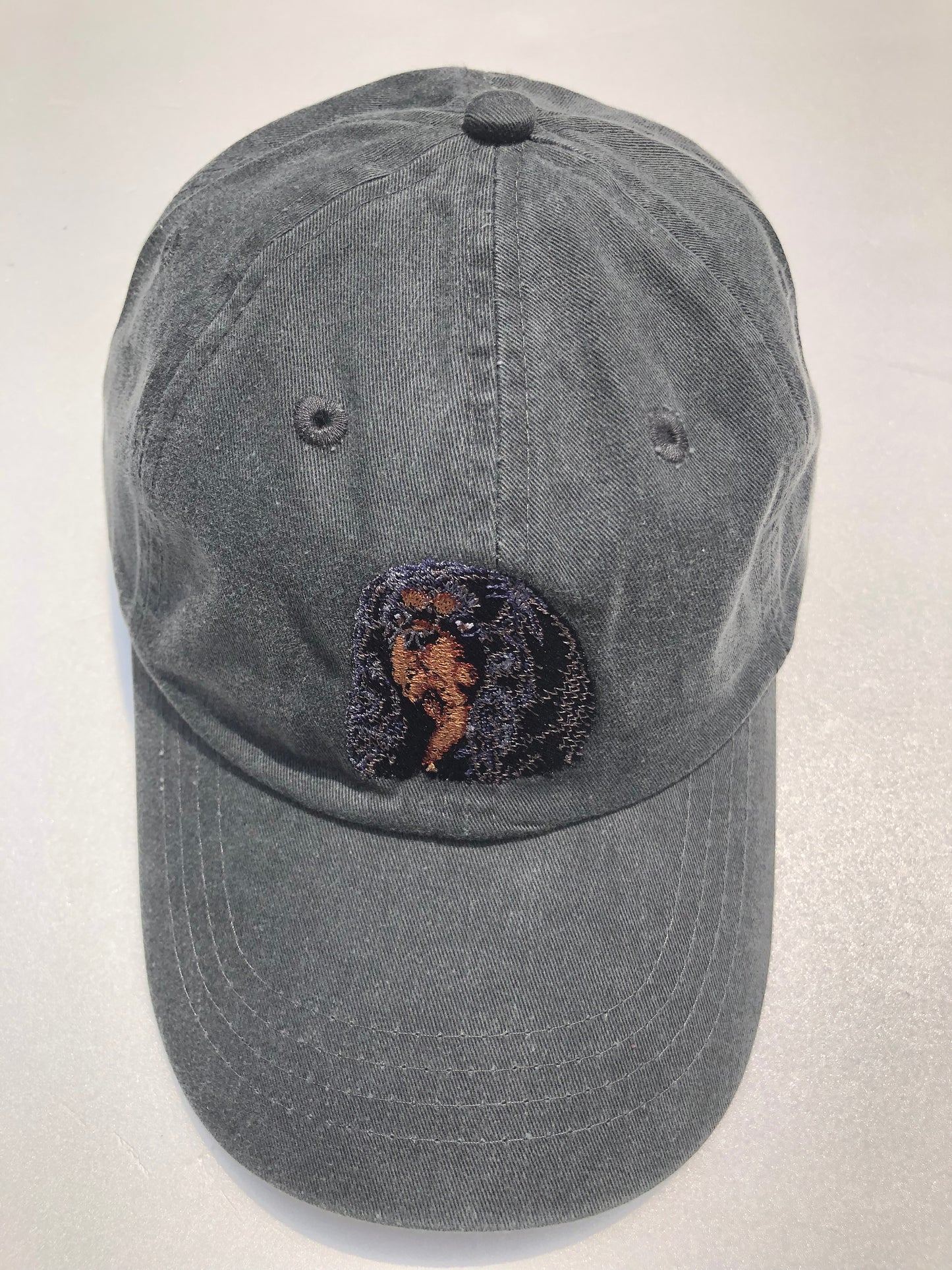 Dog embroidery cotton dad cap[fade black]-cavalier(black&tan)